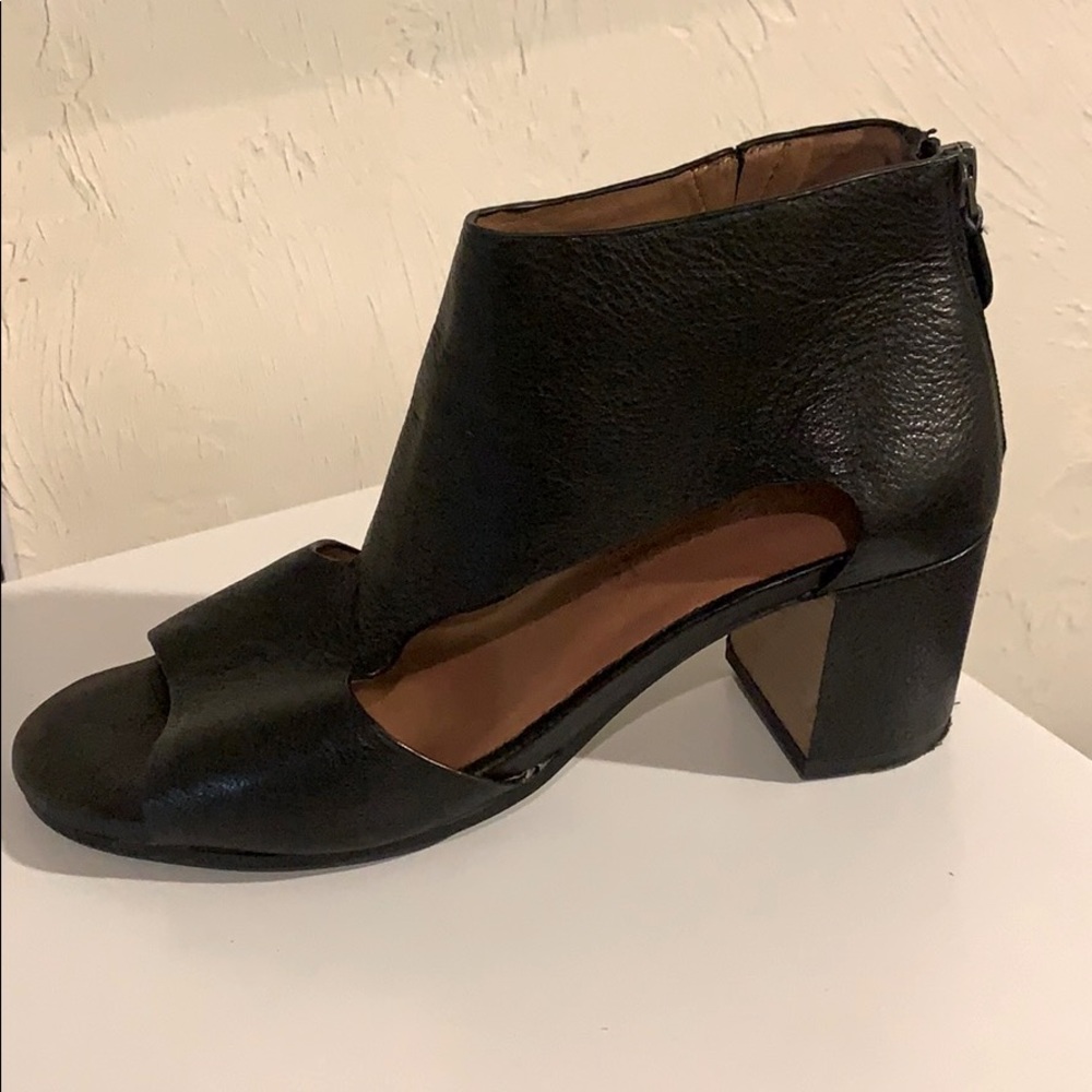 Gentle Souls by Kenneth Cole